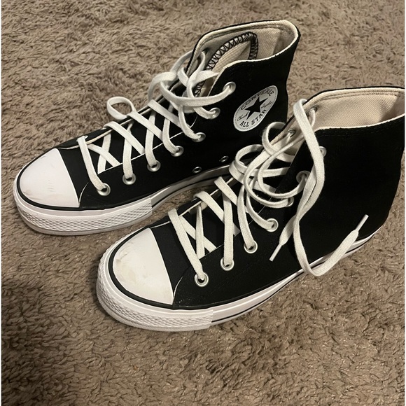 Black converse - Picture 1 of 2